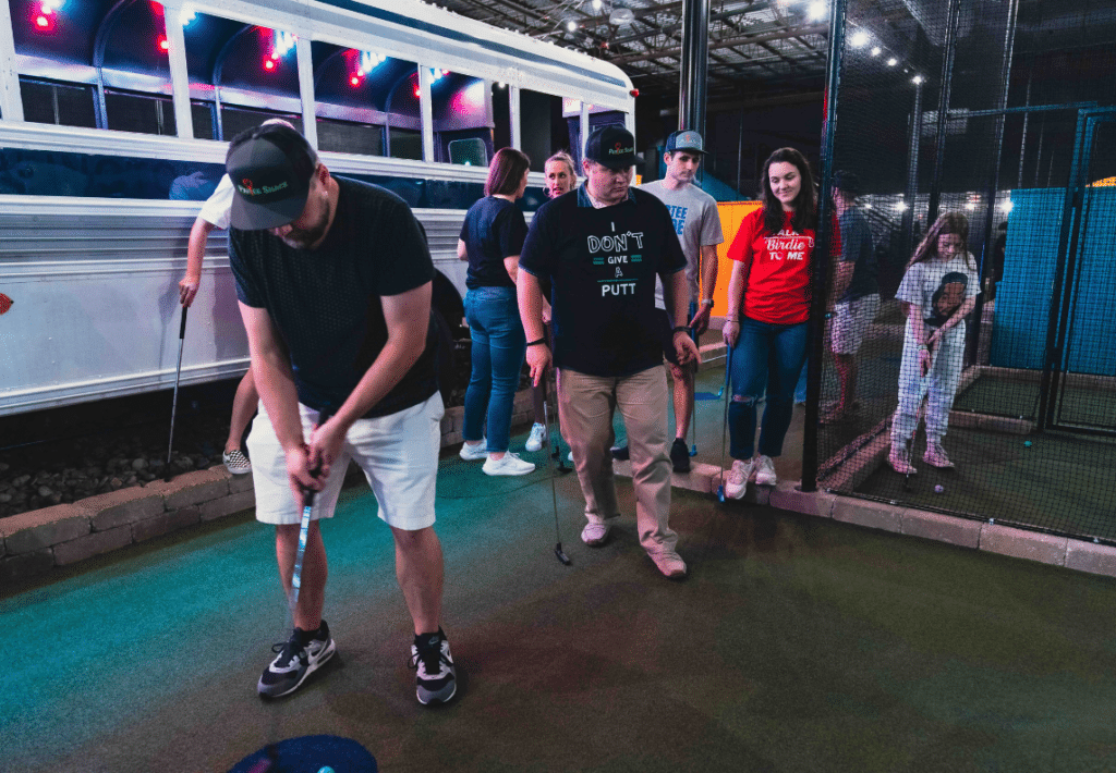 Mini Golf w_ Bus 2